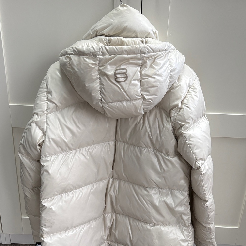 Aritzia Superpuff Glossy White - Picture 2 of 4